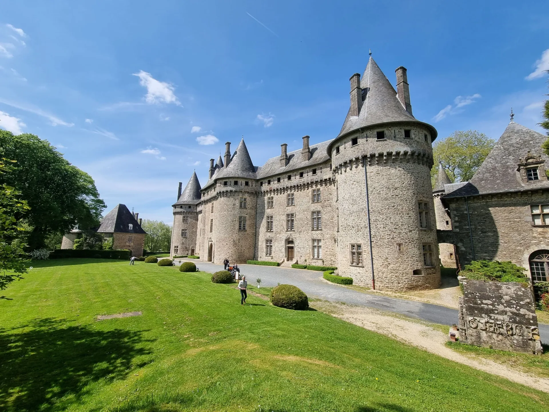 Façade du château de Pompadour : aile sud