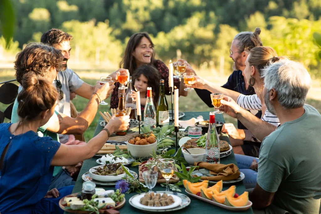 Convivialité autour d'un repas à base de produits locaux