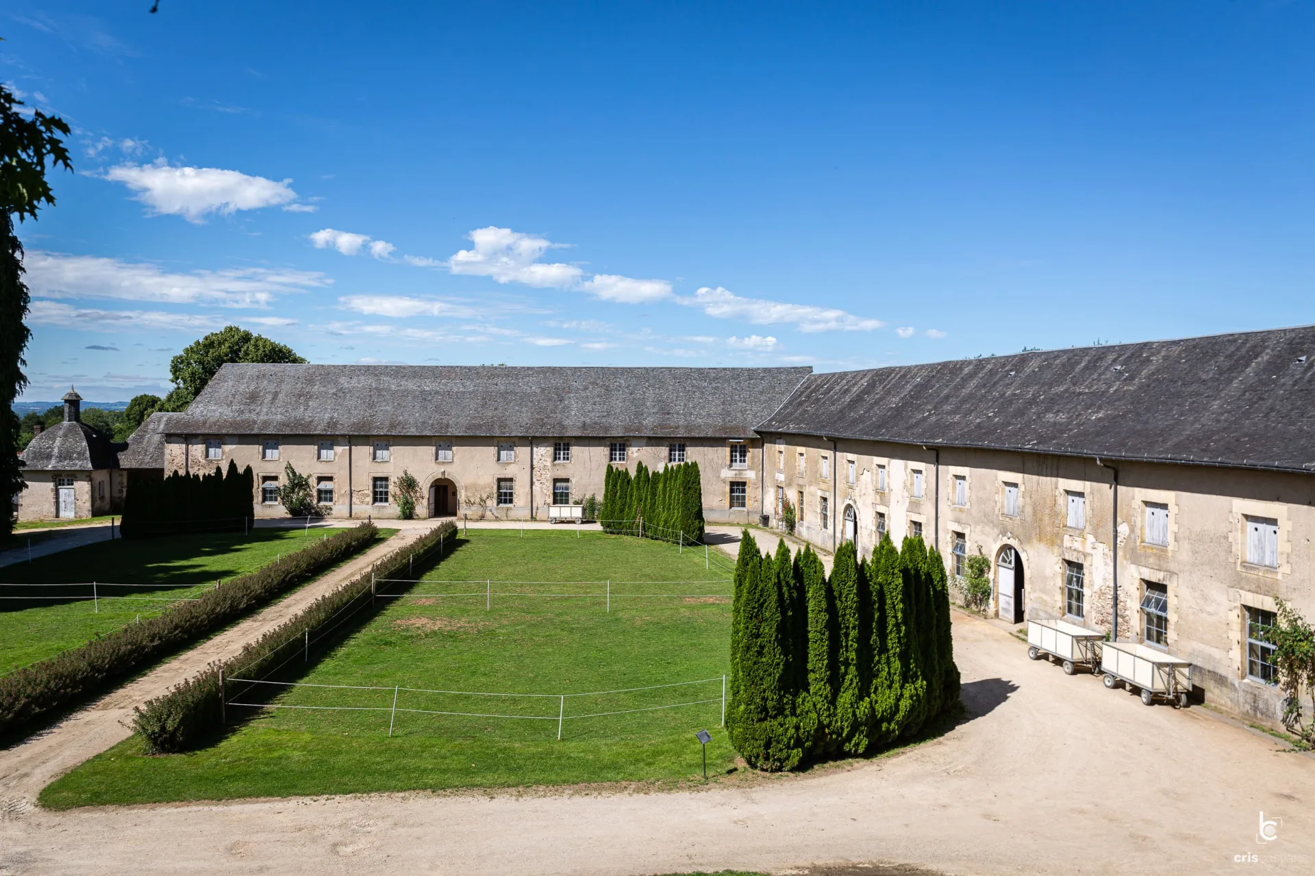 Château de Pompadour : écuries de l'Orangerie