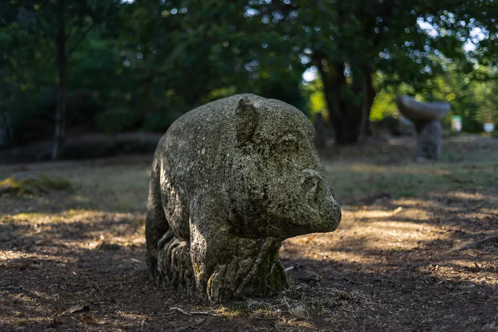 Sculpture de sanglier à Clédat