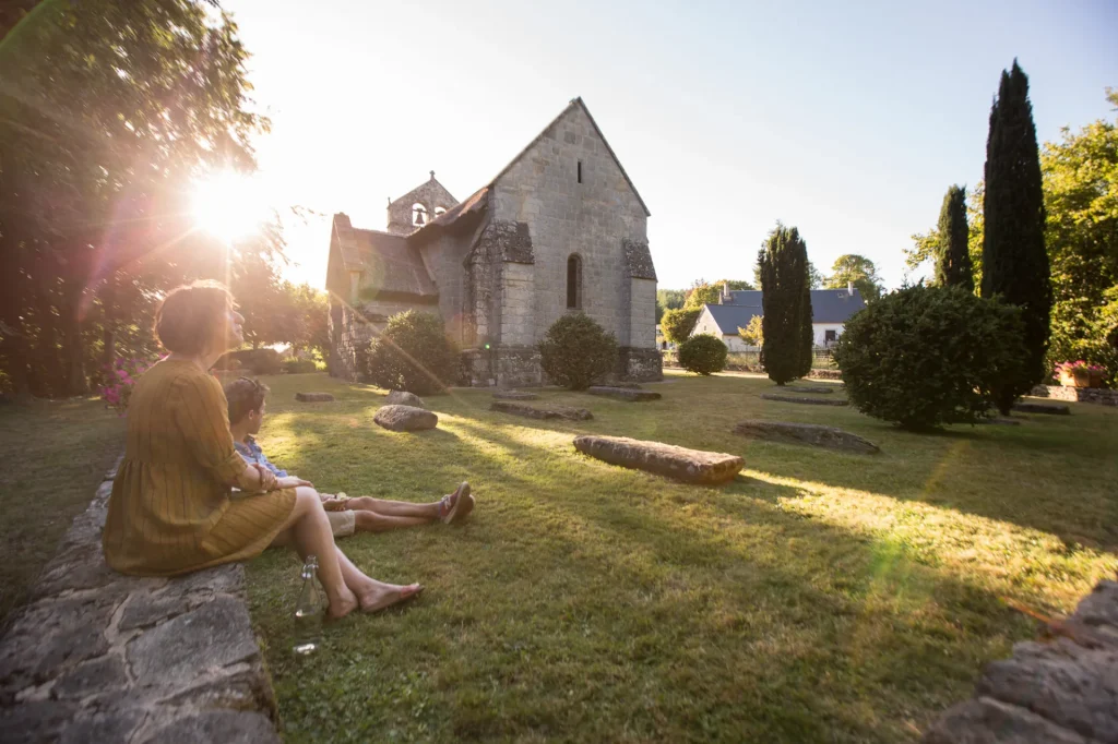 Église de Lestards et son toit de chaume - Corrèze