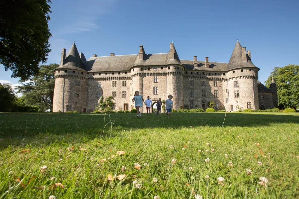 Fachada sur del castillo de Pompadour