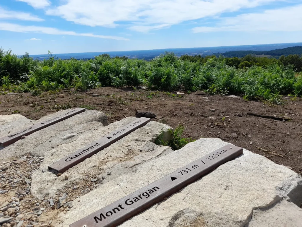 Table d'Orientation au Puy du Mas - Saint-Hilaire_Les-Courbes