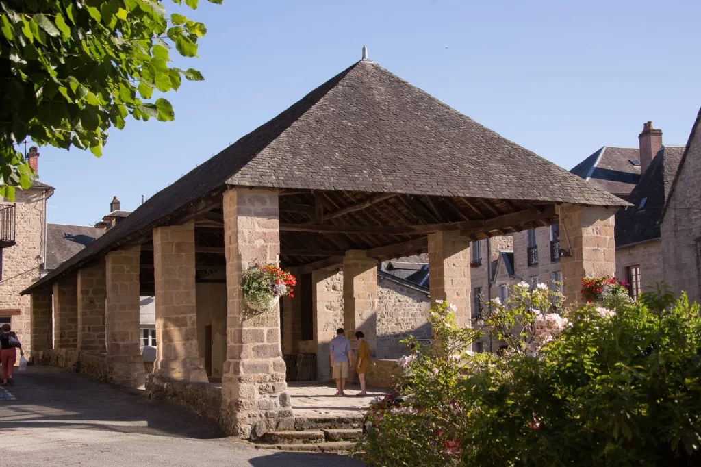 Halle dans le bourg de Treignac