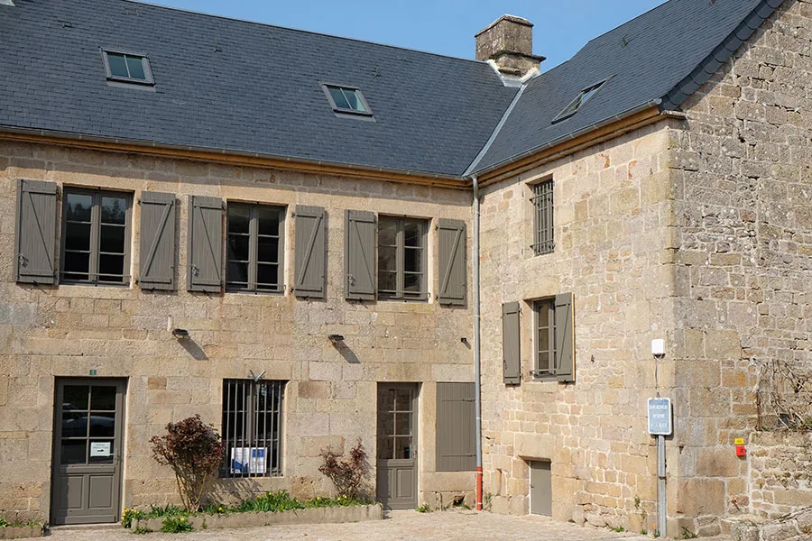 Mediabibliotheek - PTT - Tarnac - Corrèze