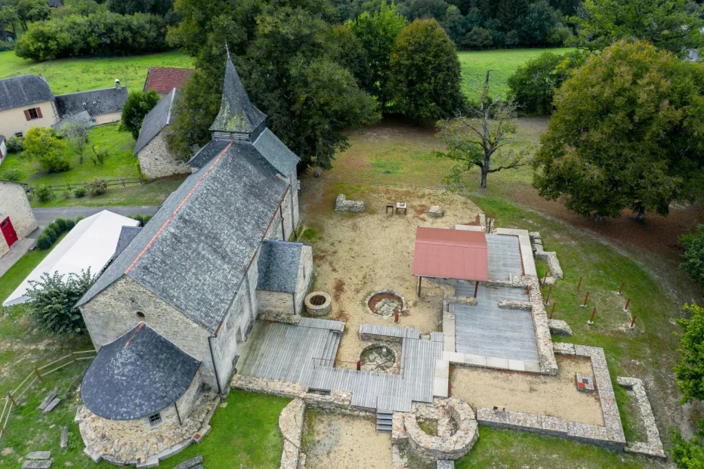 Vue aérienne Prieuré Saint Sépulcre Soudaine Lavinadière