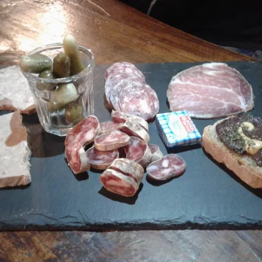 Plateau de charcuterie à la Ferme de Malauzieux - Meilhards - Corrèze