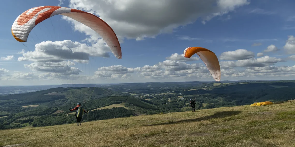 Parapente dans les Monédières